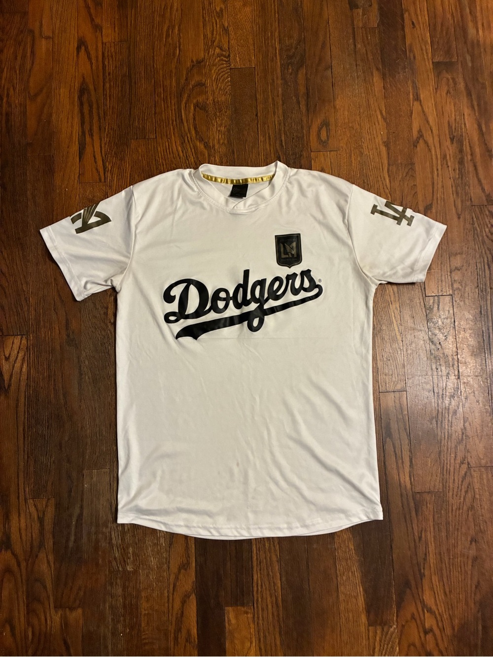 Is Angeles dodgers x LAFC shirt size medium